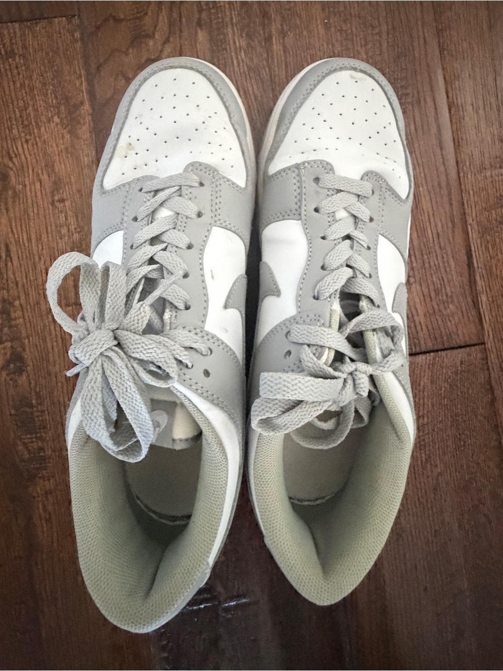 Nike Women’s Gray and White Low-Top Sneakers Sz 8.5